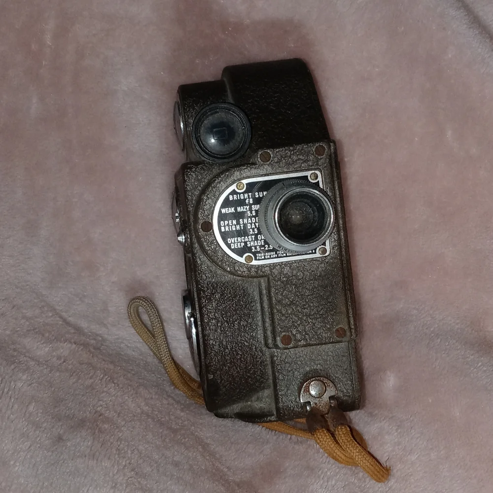 VTG Revere 8 Model 88 Movie Camera